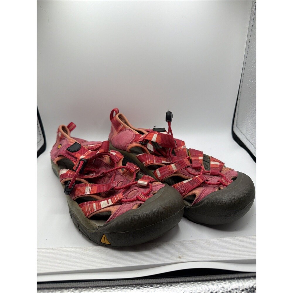 Keen Newport Red Plaid Women’s Size 6 Closed Toe Sport Sandals